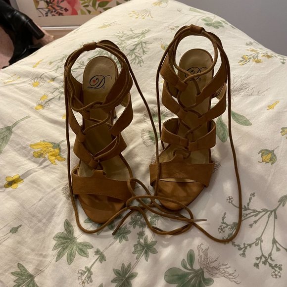 Brown Gladiator Heels! Size 7.5! - Picture 10 of 15